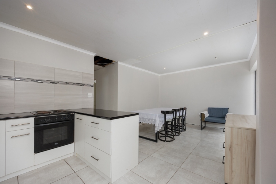 5 Bedroom Property for Sale in Rustdal Western Cape